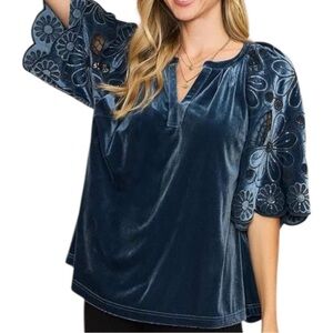 NWT Umgee Blue Velvet Top with Floral Lace Sleeves and Sequins Size Large